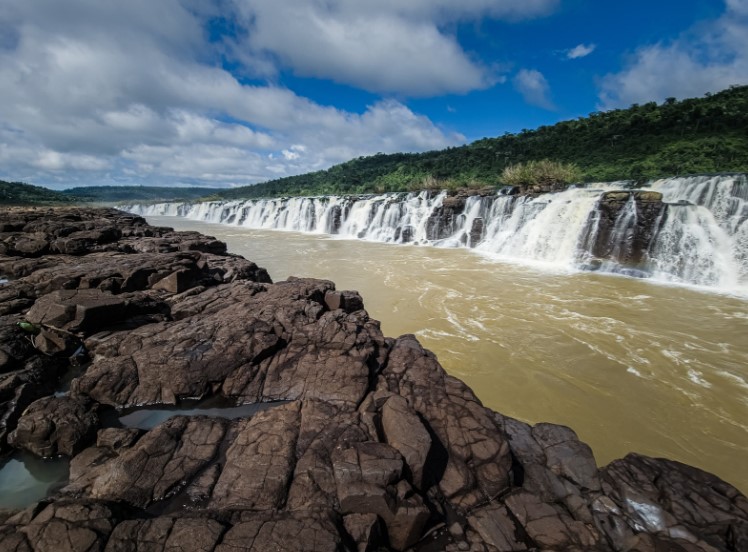 Salto Yucumã está totalmente visível para reforçar a aventura e contato com a Mata Atlântica.