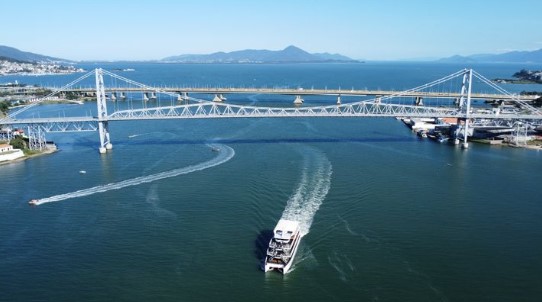 Descubra Florianópolis de Um Novo Ângulo: Aventure-se a Bordo do Kattamaram IV