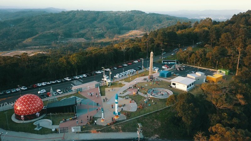 Parque Astronômico de Criciúma oferece oficina gratuita de telescópios para pais e filhos