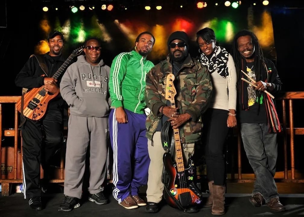 Reggae do The Wailers desembarca em Criciúma com turnê Natural Mystic