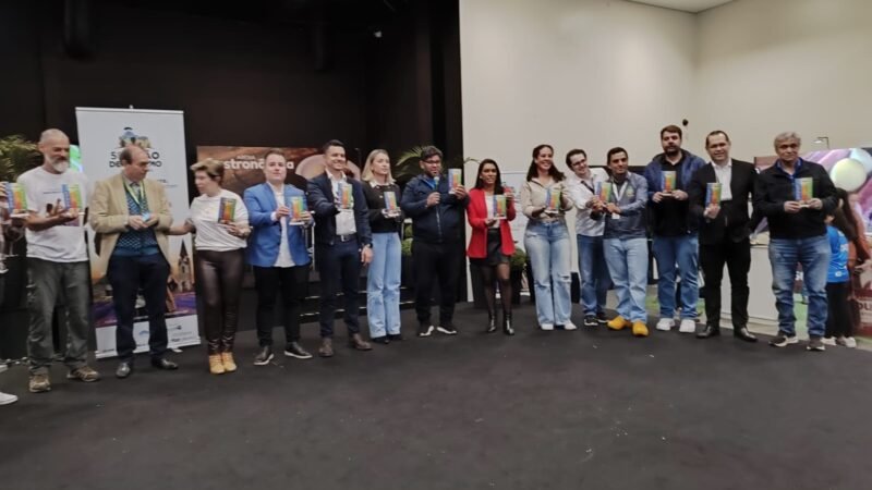 Guia Turístico Campos Gerais é lançado durante o 5º Salão de Turismo de Ponta Grossa com presença de jornalistas de 10 estados