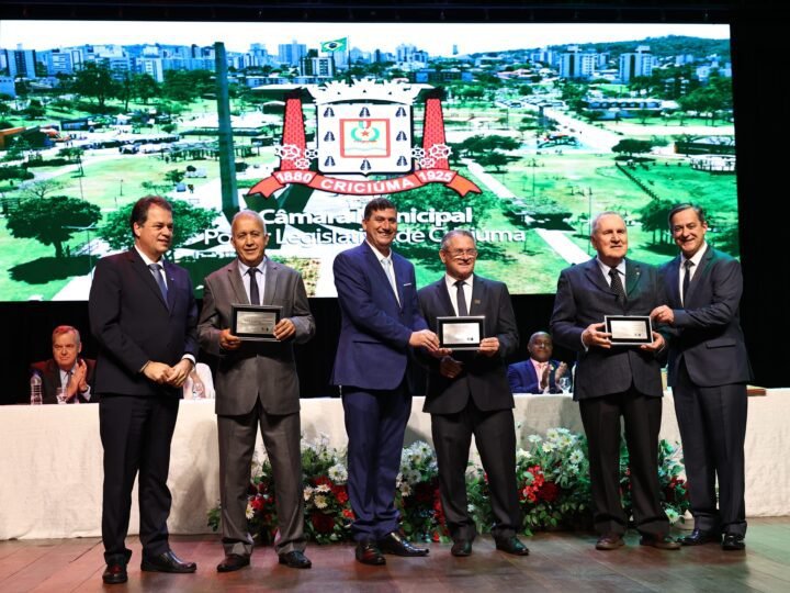 Câmara de Criciúma homenageia ex-presidentes e servidores em Sessão Especial