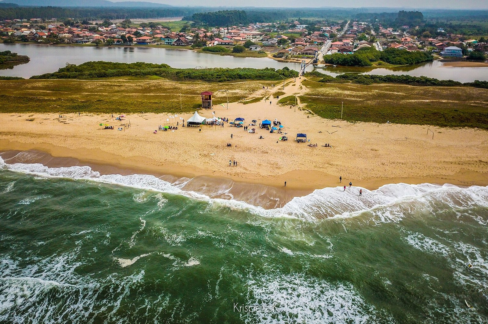 Paraíso pouco conhecido em SC revela encontro raro entre mar e lagoa