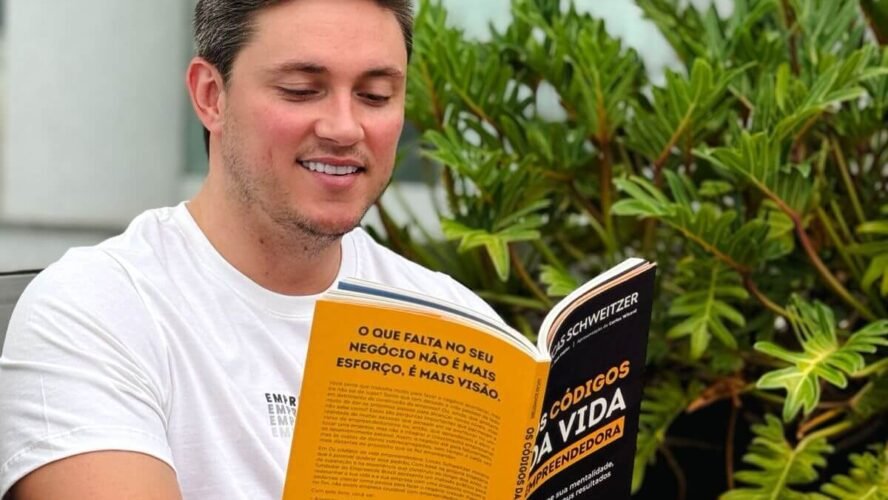 Lucas Schweitzer lançou segundo livro “Os Códigos da Vida Empreendedora”, em Florianópolis