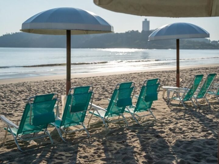 6 Motivos para se hospedar na Praia Alegre, em Penha (SC)