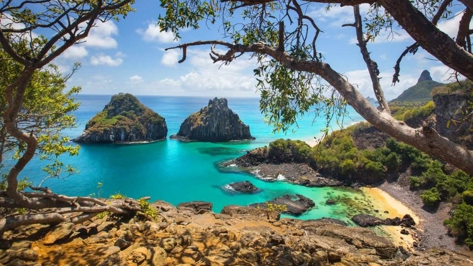 Trade turístico de Noronha recebe formação para reduzir impactos socioambientais na ilha