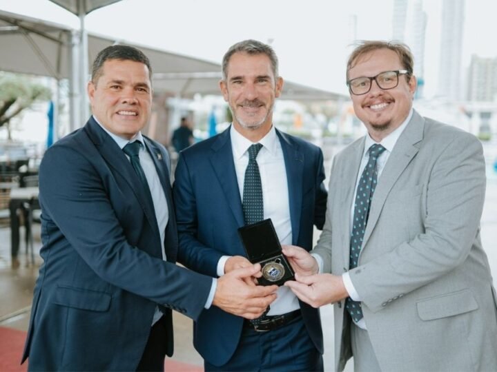 CEO da Azimut participa de visita de embaixadores a Itajaí