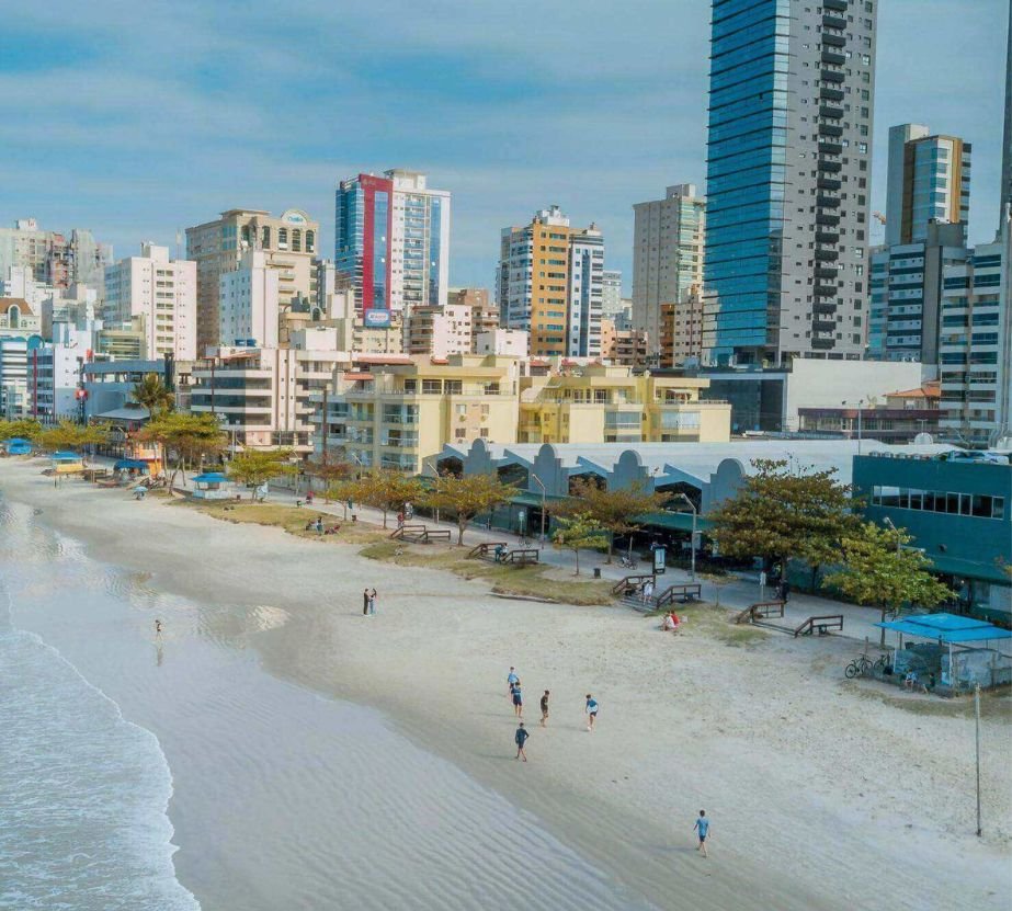 Calçadão Praia Shopping terá telão para assistir jogos da Copa do Mundo e encontro de troca de figurinhas