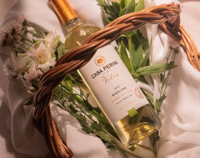 Casa Perini lança novo Vitis Riesling e amplia portfólio de vinhos brancos