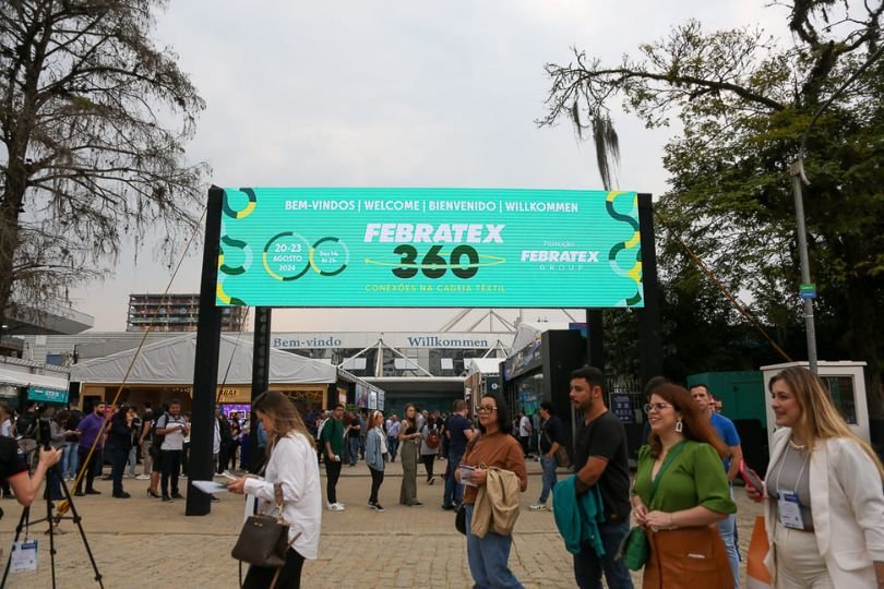 Imagens relacionada Tecnologia que captura CO₂ veste equipe da Febratex 2026 em Blumenau