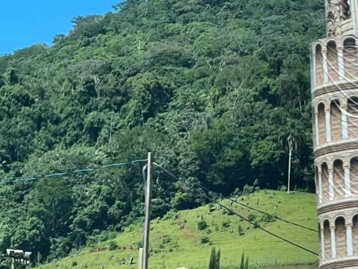 Você sabia? Santa Catarina tem uma Torre de Pisa no Sul catarinense