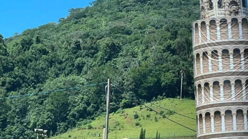 Você sabia? Santa Catarina tem uma Torre de Pisa no Sul catarinense