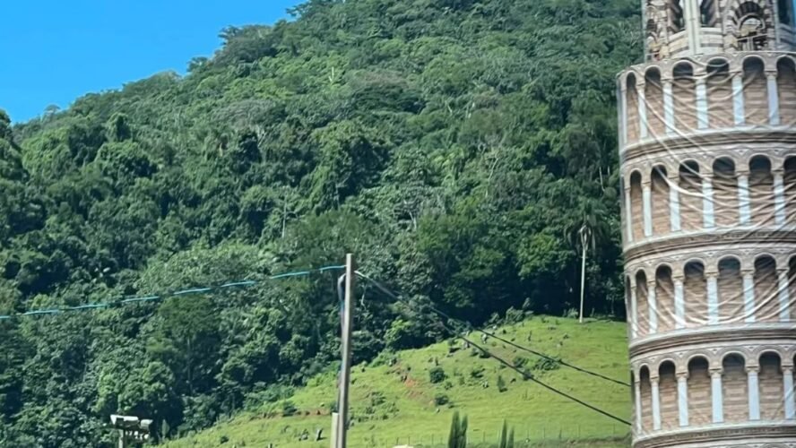 Você sabia? Santa Catarina tem uma Torre de Pisa no Sul catarinense